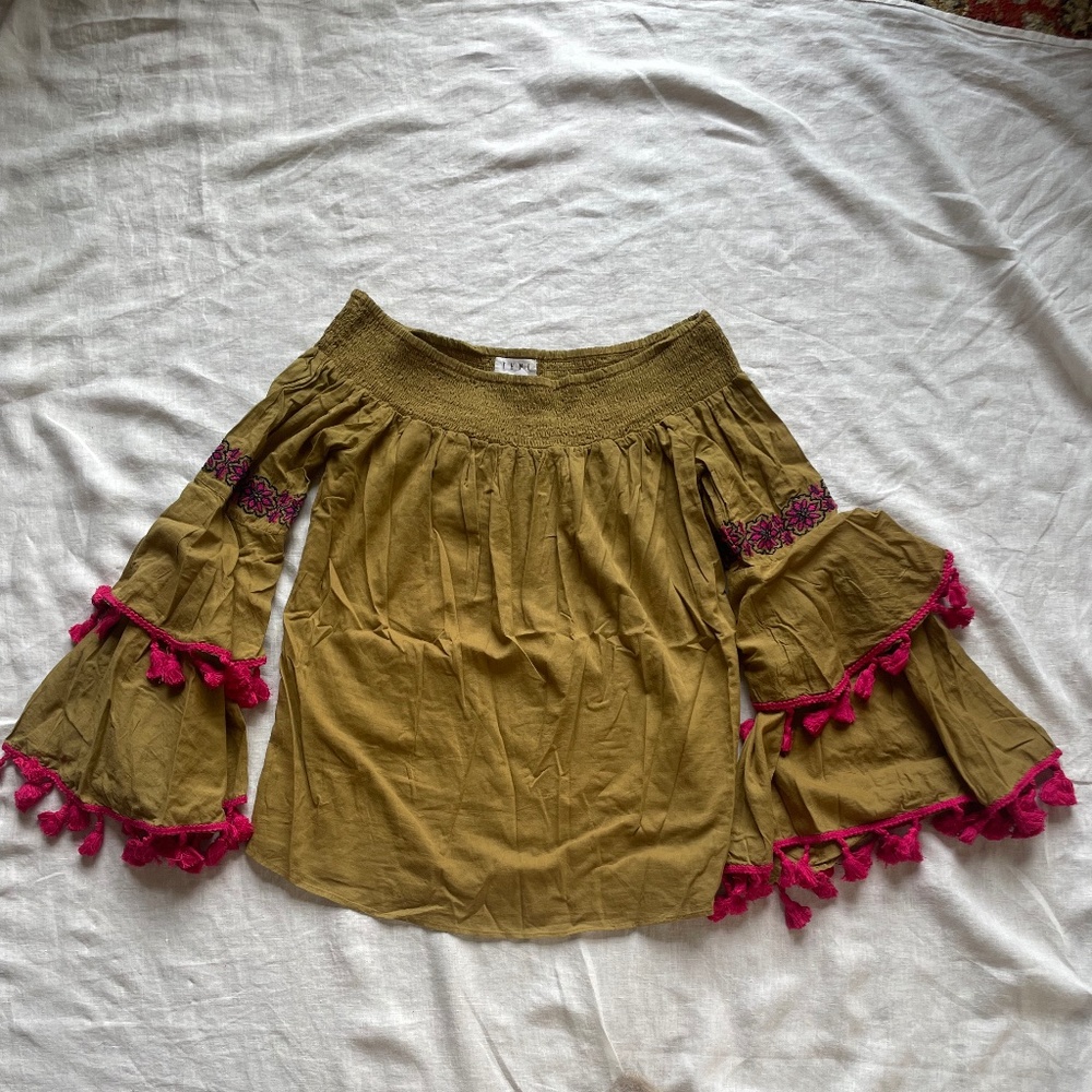 THML - Resort Off-Shoulder, Bell-Sleeve, Tassel-Embroidered Top - Sz M